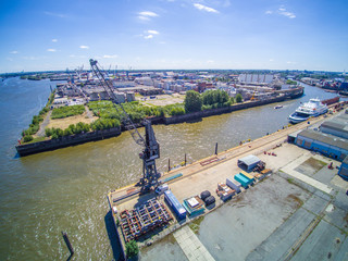 Industrie im Hamburger Hafen