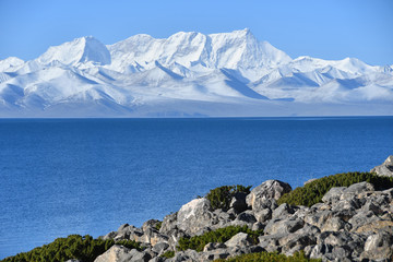 Tibet, lake Nam-Tso (Nam Tso) and Nyechen Tangla mountain in summer