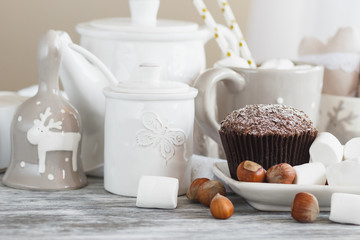 Obraz na płótnie Canvas Teapot, cupcakes and different decorations