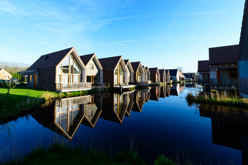 Obraz premium Modern beautiful houses on the water