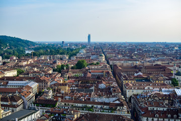 Obraz premium View of the whole of a city from the heights seeing the streets and squares in perspective. Photograph taken in Turin, Italy.