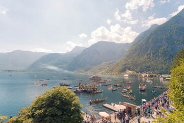 Fototapeta na wymiar Obchody święta kościelnego na jeziorze w Austrii