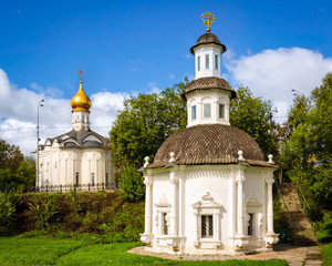 Fototapeta na wymiar Chapel of Pyatnitsky Well and church of the Presentation of the Blessed Virgin