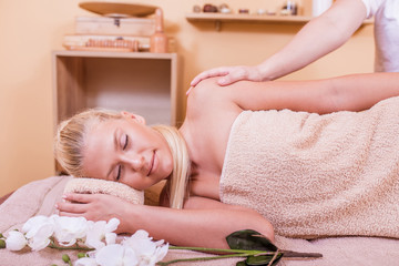 Obraz na płótnie Canvas Girl enjoying a massage at a spa