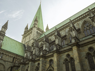 Fototapeta premium Catedral de Nidaros uno de los principales monumentos históricos noruegos, alcanzando categoría de icono cultural. Ha llegado a ser considerada como la obra maestra del gótico nórdico. Verano de 2017