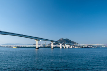 広島湾に掛かる高速道路仁保JCT