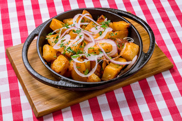 fried potatoes with onions