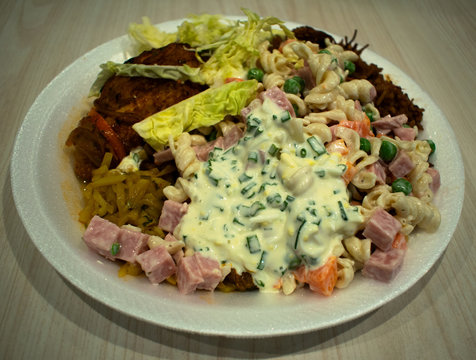 Buffet de comida salada
