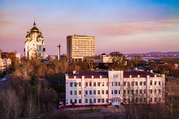 Fototapeta na wymiar Khabarovsk cityview in the sunset with a cathedral on the horizon