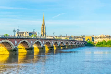 Fotobehang Pont de Pierre and basilica of Saint Michel in Bordeaux, France © dudlajzov