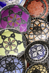 Schmuck, Dolche, Teller, zum Verkauf ausgestellt, Andenken, Souvenirs, Essaouira, Marokko, Nordafrika, Afrika