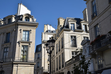 Fototapeta na wymiar Immeubles place des Victoires à Paris, France