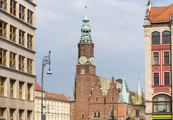 Obraz premium Polen, Wroclaw, Breslau, Blick vom Plac Solny auf das Rathaus