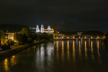 Fototapeta na wymiar Passauer Innenstadt Nachtaufnahme