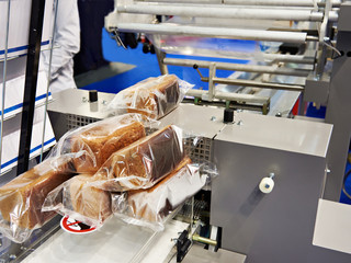 Packing of bread at factory