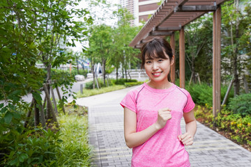 Fototapeta premium ランニングをする女性