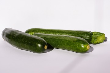  drei kleine Zucchini