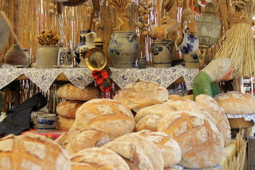 frisches Brot auf einem Wochenmarkt