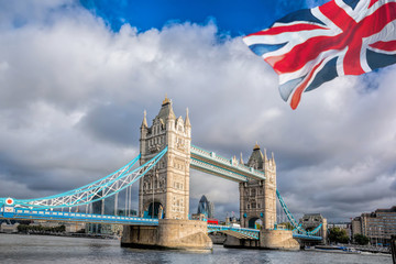 Fototapeta na wymiar Famous Tower Bridge in London, United Kingdom
