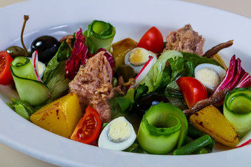 Tuna salad with vegetables