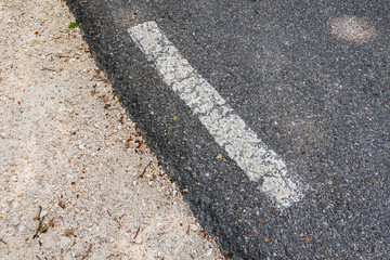 Strasse mit wesser Markierung
