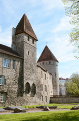 Fototapeta na wymiar Round and square towers in Tallinn city wall