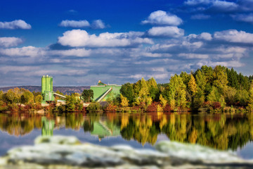 Fototapeta premium Betonwerk am Baggersee