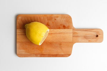 lemon on the cutting Board