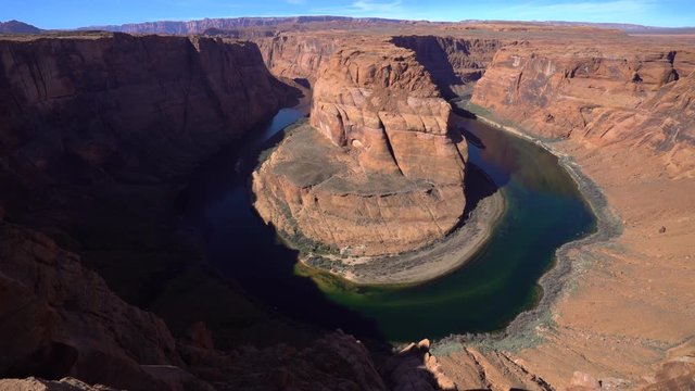 Colorado River at Horseshoe Bend lookout - tilt footage, Arizona