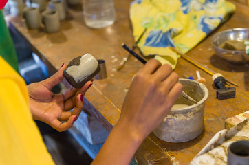 Tools on the bench to sculpt in clay