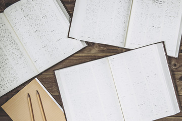 Obraz premium ページが開かれた本