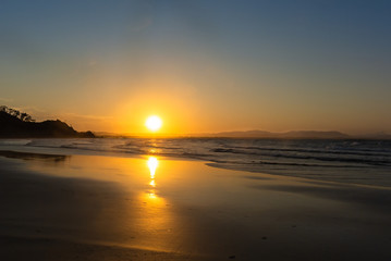 Fototapeta na wymiar Beautiful sunset on the beach in Byron Bay, Australia.