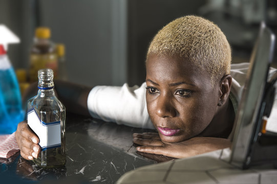 รูปภาพIntoxicated เลือกดูภาพถ่ายสต็อก เวกเตอร์ และวิดีโอ366,134