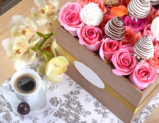 café, copa, beber, desayuno, café exprés, madrugada, cafes, laptop, agiotaje, alimento, computación, blanco, bebida, caliente, negro, té, despacho, taza, café, mesa, bombones, periódico, bloc, teclado