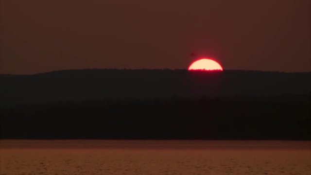 Time Lapse: Sun Sets Over Lake Superior, WI