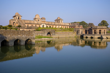 Obraz premium Jahaz Mahal , Ship Palace and blue water lake in sunrise. Mandu, Madhya Pradesh, India
