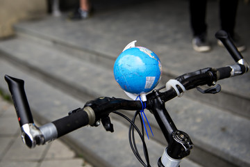 I'm travelling by bicycle