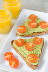 AVOCADO TOAST WITH CHERRY TOMATOES