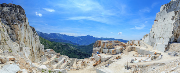 Panorama Marmor Steinbruch in Carrara  - obrazy, fototapety, plakaty