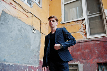 Obraz premium Young stylish macho boy in black jacket posed outdoor of street. Amazing model man.