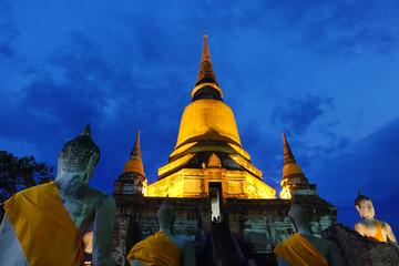 Fototapeta na wymiar Big buddha in Wat Yai Chaimongkol, Ayutthaya, Thailand