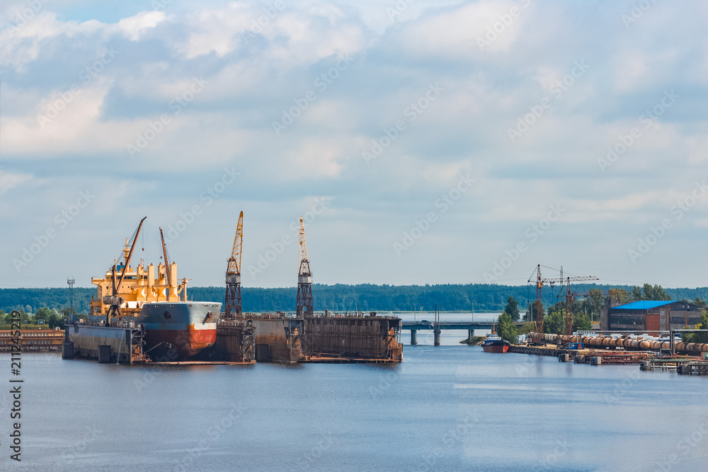 Wall mural Cargo ship in the dock