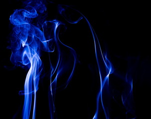 Obraz premium Blue smoke on black background
