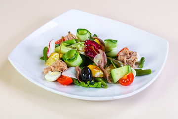 Tuna salad with vegetables