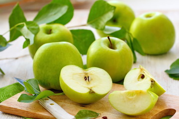 Fototapeta na wymiar Fresh green apples
