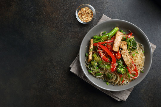 Meat noodles with wok vegetables