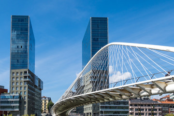 Naklejka premium Spanien - Baskenland - Bilbao - Puente Zubizuri
