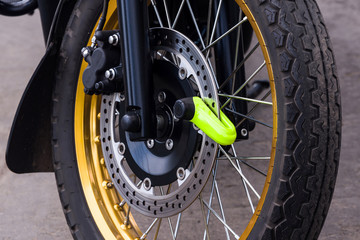 Anti-theft security device for a wheel of a motorcycle