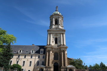 Fototapeta na wymiar Notre-Dame-en-Saint-Melaine cathedral