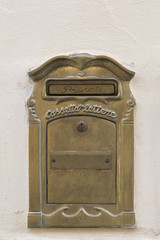 Old stone letterbox with the inscription Letterbox in Italian